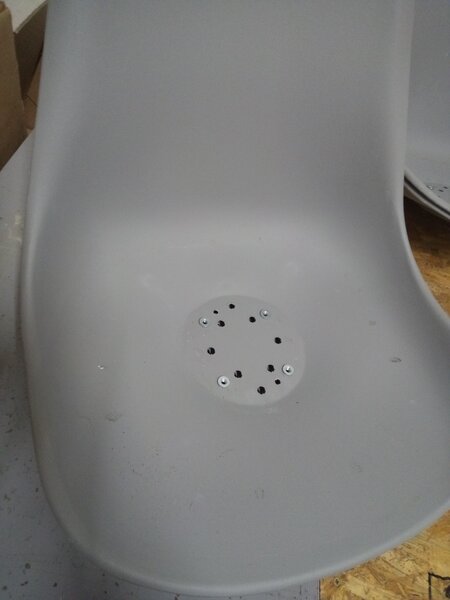 Oferta Scaun gri deschis BALI MARK cu picioare negre calitatea II