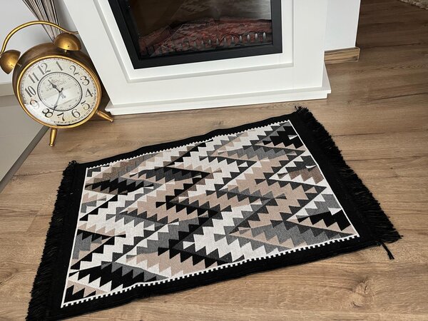 Covor traditional, cu doua fete, dimensiunea 60x120cm, negru-bej