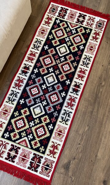 Covor traditional, cu doua fete, dimensiunea 60x150cm, rosu-bej
