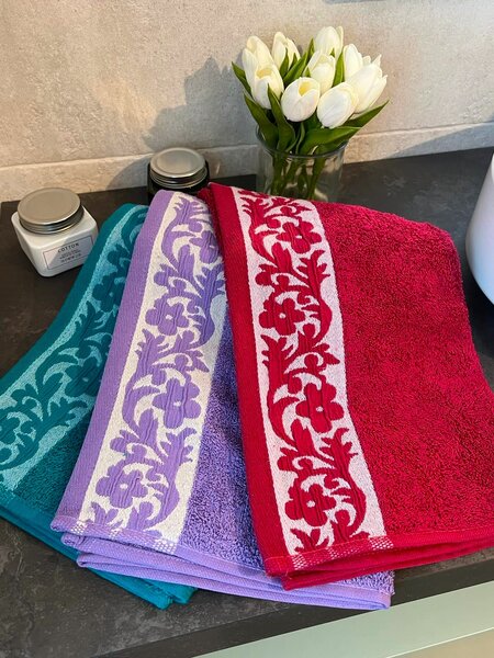 Set 3 prosoape jacquard model floral, Bumbac 100%, dimensiunea 50x90cm, 500gr/mp