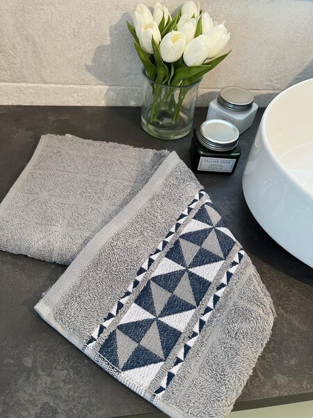 Set 3 Prosoape model geometric, Bumbac 100%, dimensiunea 50x90cm, 450gr/mp, gri