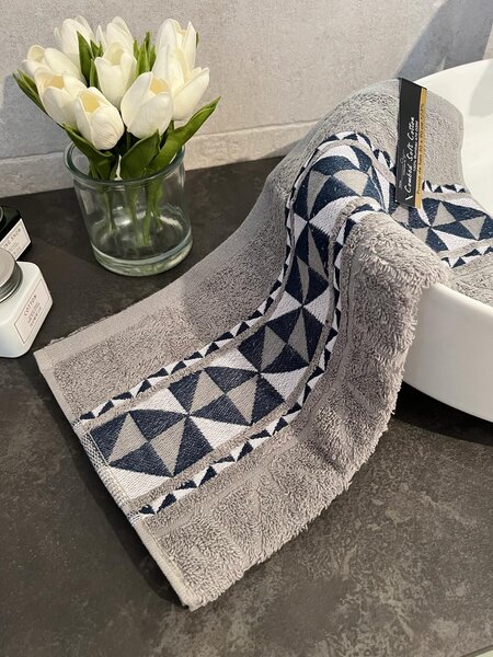 Set 3 Prosoape model geometric, Bumbac 100%, dimensiunea 50x90cm, 450gr/mp, gri