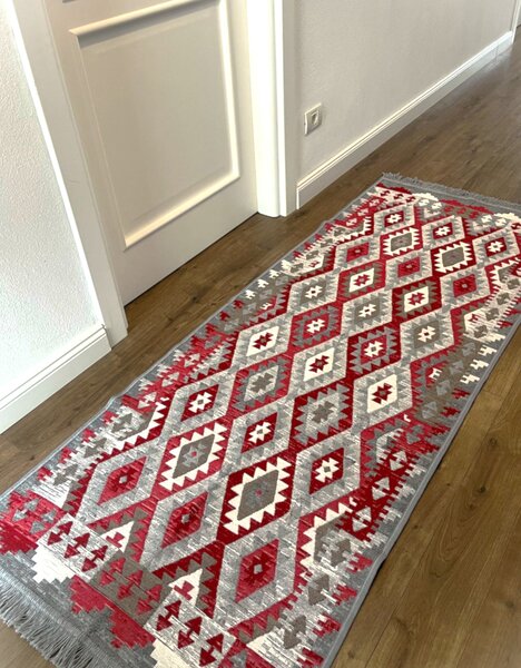 Covor traditional, cu doua fete, dimensiunea 60x120cm, gri-rosu