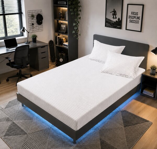 Husa de Saltea Universala 160x200 / 180x200 cm, Damasc cu 2 Fete de Perna 50x70 cm, alba