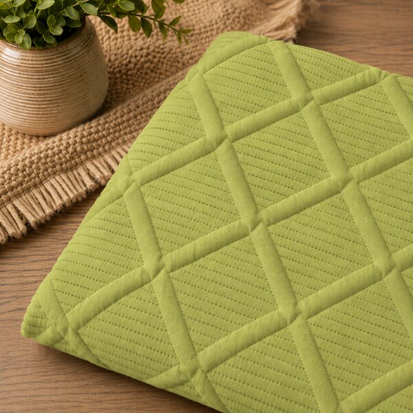 Cuvertura matlasata dimensiunea 160x230 cm si 1 fata de perna 50x70 cm, uni-model romburi, culoare verde deschis