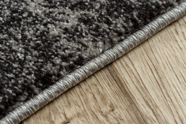 Covor Feel 5672/16811 Triunghiuri gri si antracit si crem