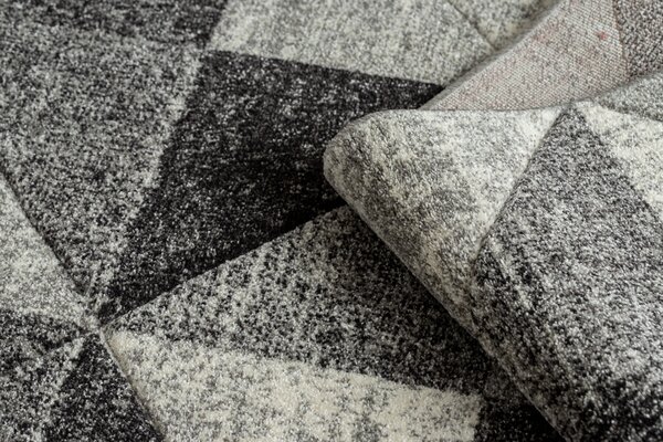 Covor Feel 5672/16811 Triunghiuri gri si antracit si crem
