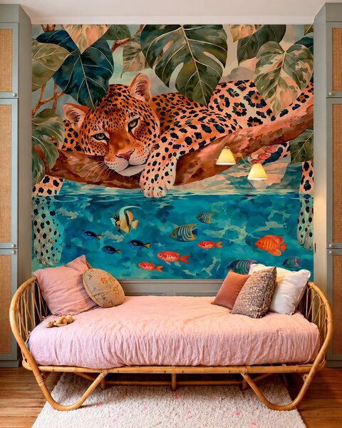 Tapet Un leopard printre frunze tropicale, deasupra apei, alături de pești, Imagini de fundal unice, w05954v1 : Uwalls.ro