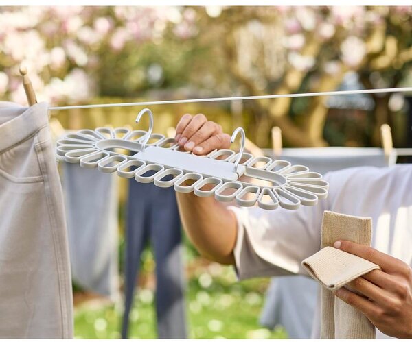 Uscător de rufe bej suspendat Petal – Joseph Joseph