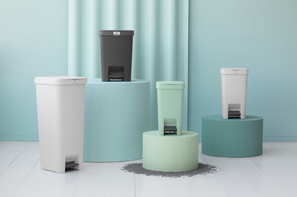 Brabantia StepUp recipient pentru resturi 25 l negru-gri 800269