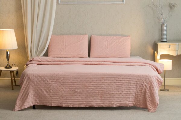 Set Cuvertura Eleganta 3 Piese - 220x240 cm + 2 Fete de Perna 50x70 cm Roz