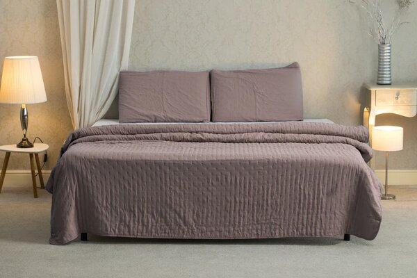 Set Cuvertura Eleganta 3 Piese - 220x240 cm + 2 Fete de Perna 50x70 cm Maro
