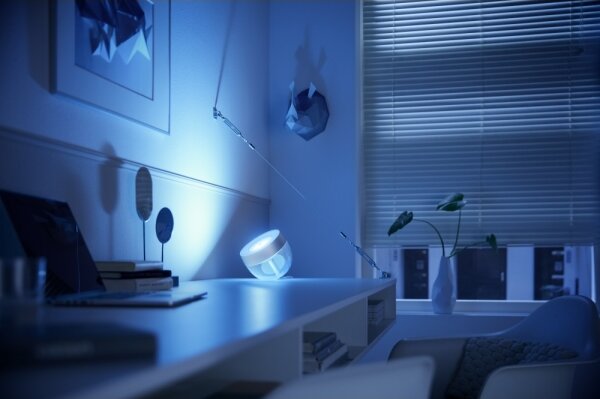 Philips Hue IRIS LED 8,2W 230V lampă de birou RGB reglabilă argintie