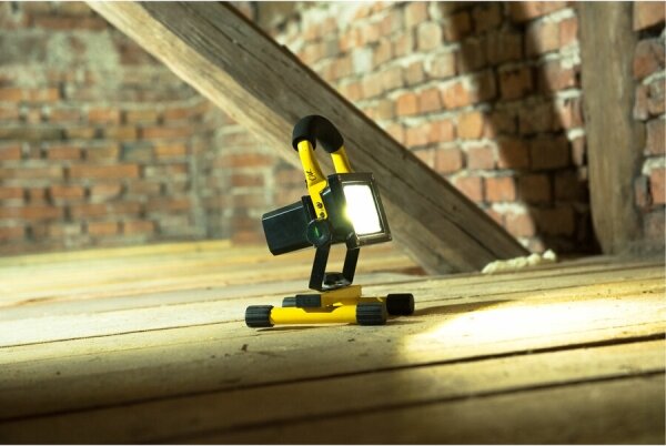 Proiector LED reîncărcabil Extol LED/10W/3600 mAh/8,4V IP65