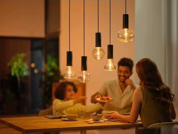 Bec LED RGBW dimabil Philips Hue White And Color Ambiance E27/6,8W/230V