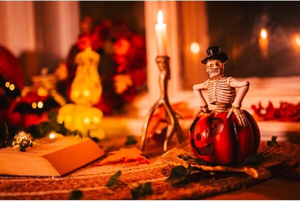 Decorațiune LED HALLOWEEN Retlux LED/2xLR44/alb cald, schelet în dovleac, rășină