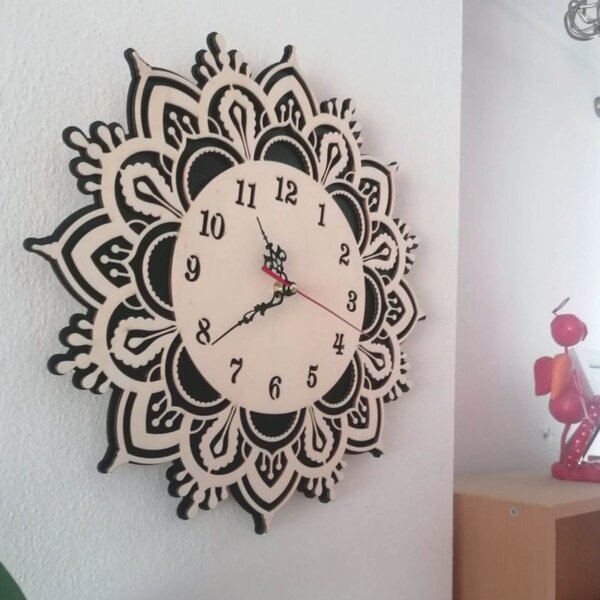 Ceas modern din lemn cu design floral - USVIT
