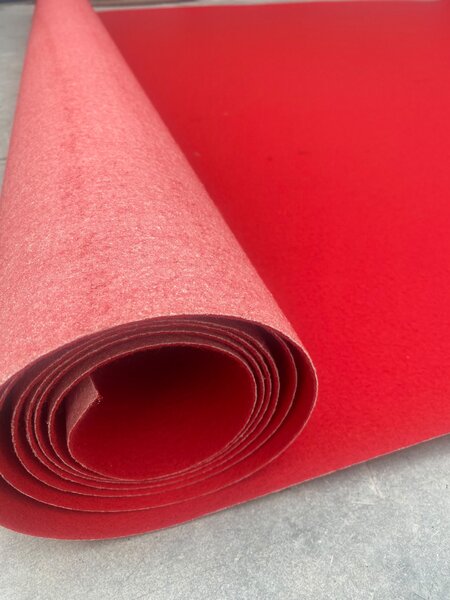 Mochetă Roșie pentru Evenimente, Nunți și Expoziții, Model Velour, Latime 2 m si 3m, 715 gr mp Rosu, 300 x 300
