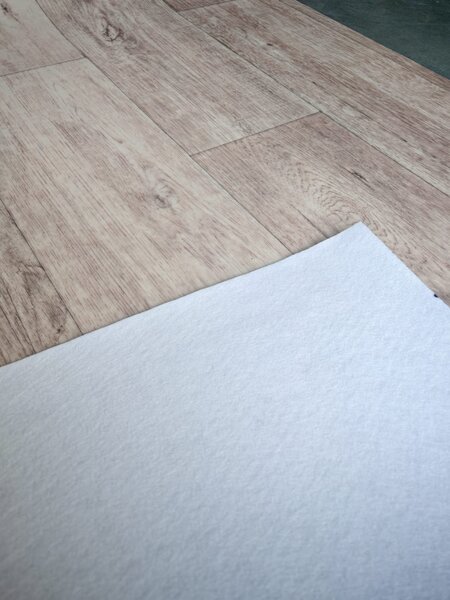 Covorul PVC linoleum Silver Oak 97-1, 1.5 m, 2 m, 2.5 m, 3 m, Crem Bej Suport Pasla 1.5 x 2 m
