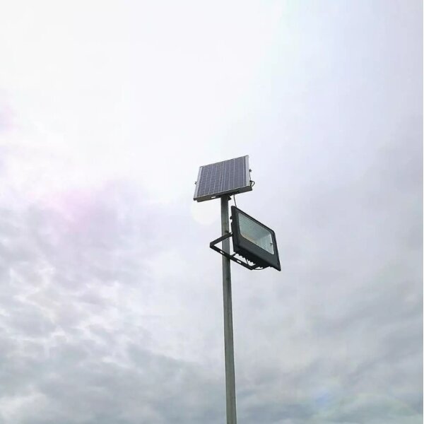 Proiector solar LED reglabil 16W/3,2V 4000K IP65 cu telecomandă