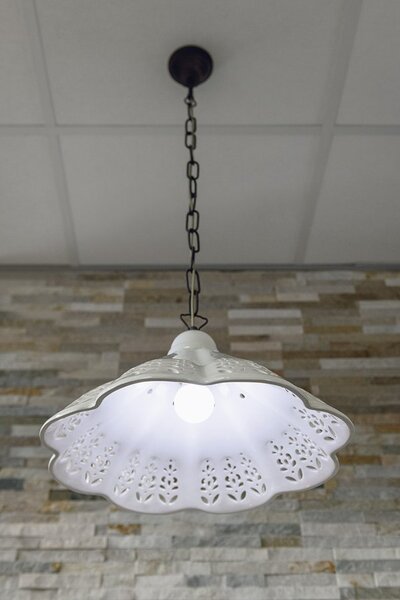 Sapho Sapho, lampă suspendată LAMPEDUSA E27, 60W, 230V, IP21, abajur ceramic, 39cm, lanț din alamă, MC011C