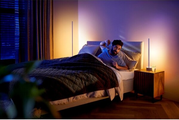 Philips Hue SIGNE LED lampă de birou RGBW, dimabilă, 11,8W, 230V, 2000-6500K