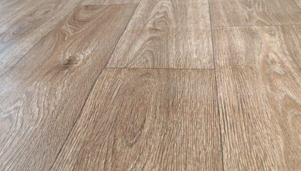 Covorul PVC linoleum Brown Board 82-2, Latimi 1 m, 2 m si 2,5 m, Maro inchis Imitatie parchet, Suport Pasla 2.5 x 3 m