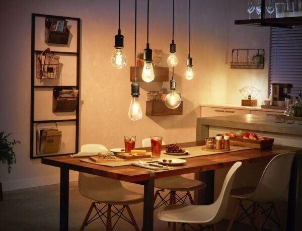 Bec LED dimabil Philips Hue WHITE FILAMENT ST72 E27/7W/230V 2100K