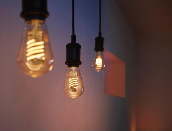 Bec LED dimabil Philips Hue WHITE FILAMENT ST64 E27/7W/230V 2100K