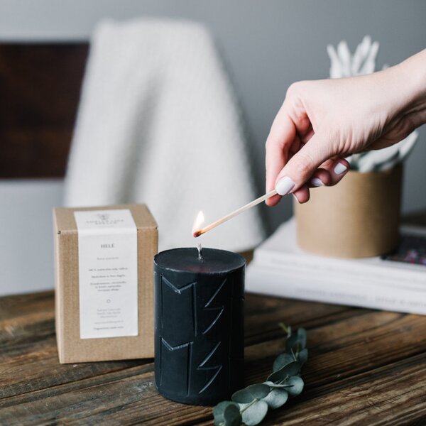 Lumanare neagra cu rune pentru ritual de concentrare Norse Magic - Hel