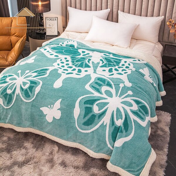 Patura super pufoasa cu blanita, 3D cu fluturi, 200x230 cm, PUF08