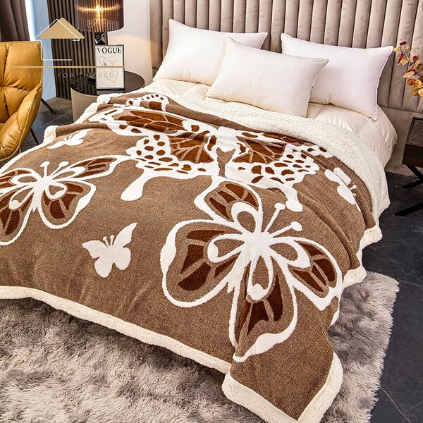 Patura super pufoasa cu blanita, 3D cu fluturi, 200x230 cm, PUF06