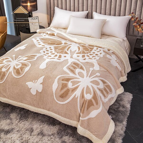 Patura super pufoasa cu blanita, 3D cu fluturi, 200x230 cm, PUF02