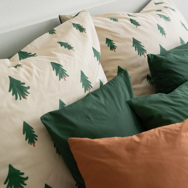 Goldea lenjerie de pat din 100% bumbac duo - brazi pe bej natural cu verde închis 150 x 200 și 50 x 60 cm