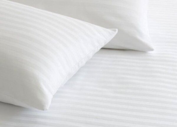 Lenjerie de pat Colectia Novara, Bumbac 100%, Damasc satinat, pat matrimonial, cearsaf de pat 220×240 cm ; husa pilota 200×230 cm; 2 fete de perna 50×