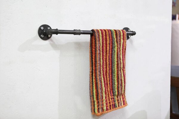Bara suport pentru prosoape in stil industrial, Dundrod, 60 cm, Negru