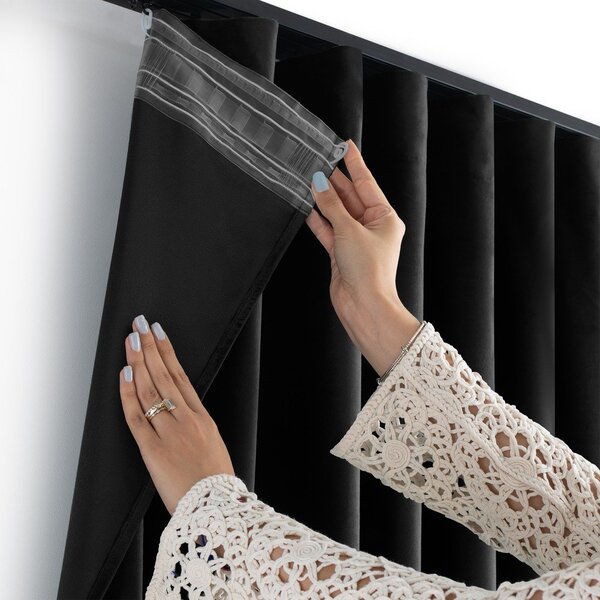 Draperie neagră dimout (semi-opacă) din catifea 200x250 cm Velto – Filumi
