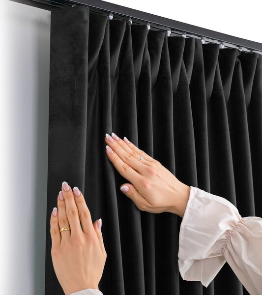 Draperie neagră dimout (semi-opacă) din catifea 200x250 cm Velto – Filumi