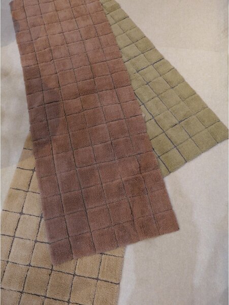 Covor chihlimbar țesut manual din lână 230x300 cm Mosaic Amber – Lorena Canals