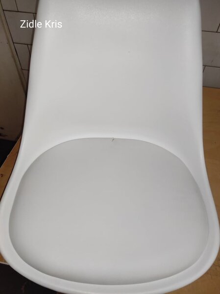 Reducere Scaun alb cu picioare din stejar KRIS II. calitate