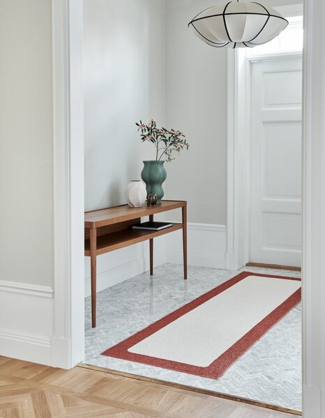 Covor tip traversă pentru interior și exterior cărămiziu/crem 70x240 cm Ilda Brick – Pappelina