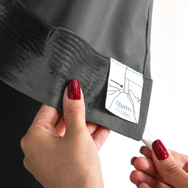 Draperie gri închis dimout (semi-opacă) din catifea 265x175 cm Velto – Filumi