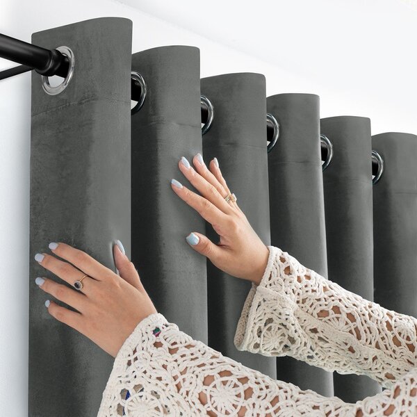 Draperie gri închis dimout (semi-opacă) din catifea 200x250 cm Velto – Filumi