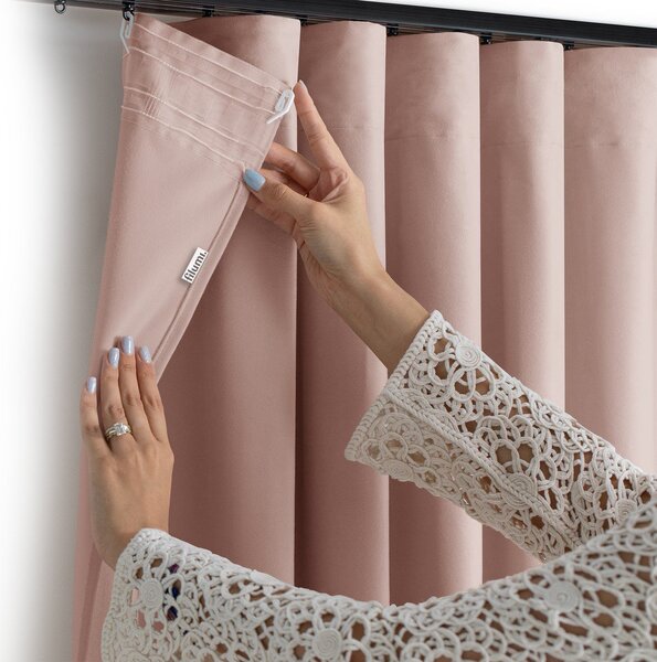 Draperie roz-deschis dimout (semi-opacă) din catifea 140x225 cm Velto – Filumi