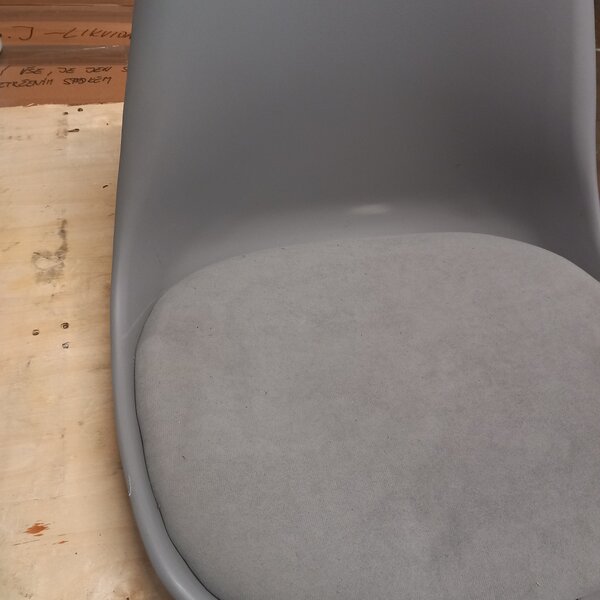 OFERTA Scaun gri deschis BALI MARK cu perna din catifea II. calitate