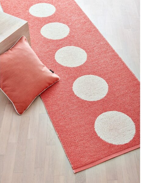 Covor tip traversă pentru interior și exterior somon 70x300 cm Vera Flamingo – Pappelina