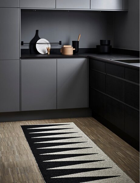 Covor tip traversă pentru interior și exterior alb-negru 70x250 cm Vivi Black – Pappelina