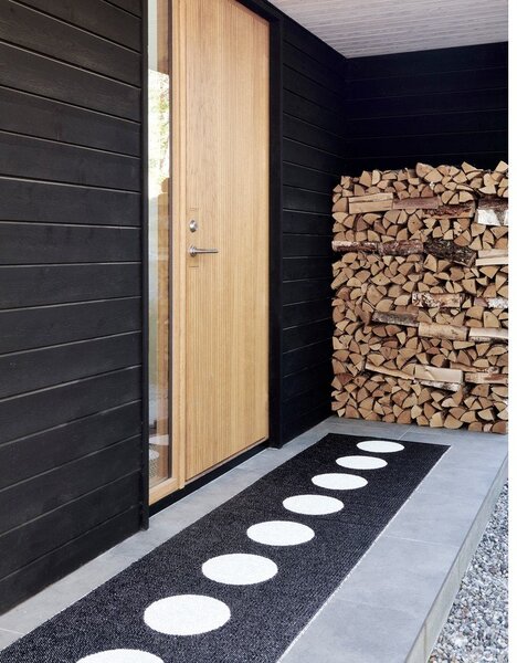 Covor tip traversă pentru interior și exterior alb-negru 70x300 cm Vera Black – Pappelina
