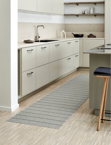 Covor pentru exterior și interior gri 70x90 cm Carl Warm Grey – Pappelina