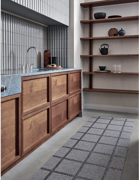 Covor tip traversă pentru interior și exterior gri 70x300 cm Ada Grey – Pappelina